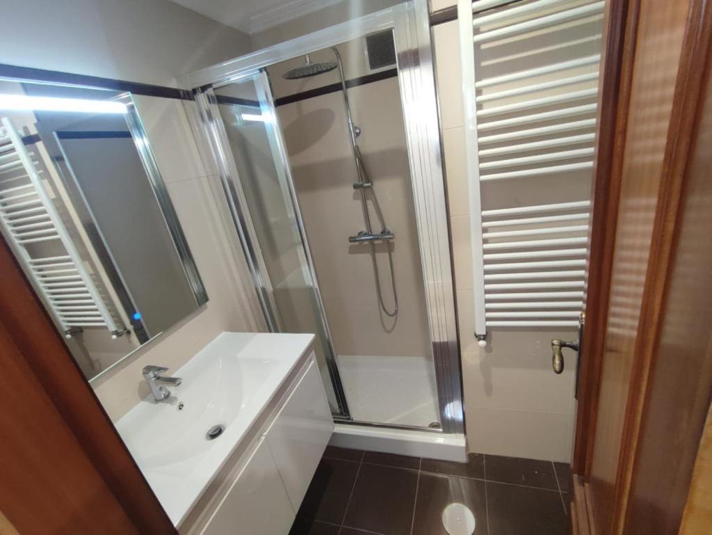 Apartamentos Demar Luis Casais O Grove Chambre photo