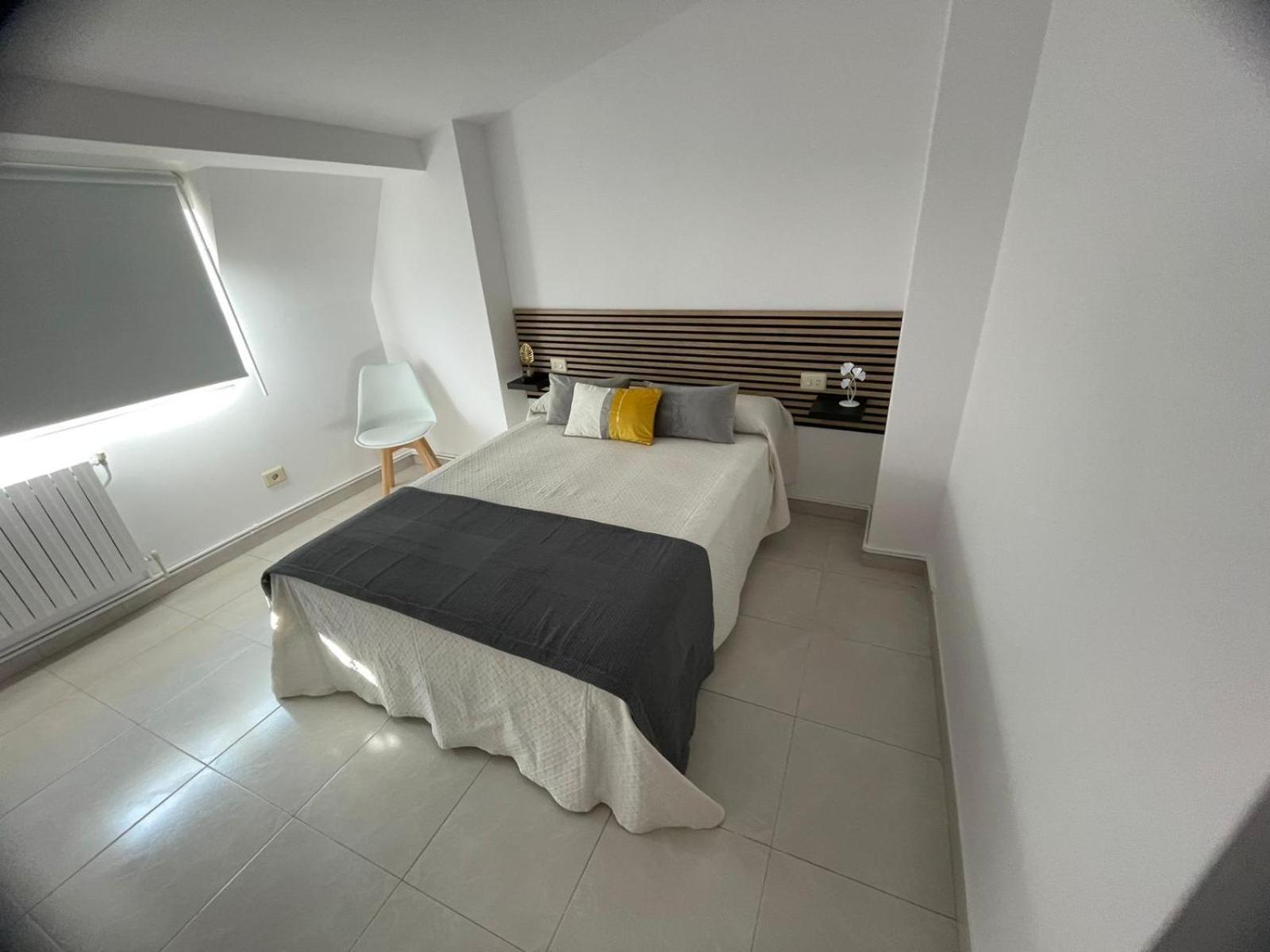 Apartamentos Demar Luis Casais O Grove Chambre photo