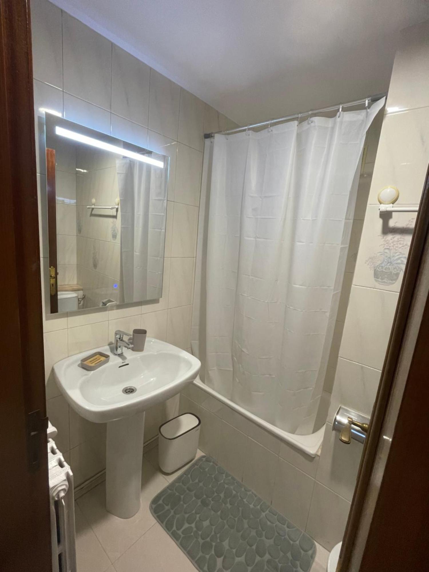Apartamentos Demar Luis Casais O Grove Chambre photo