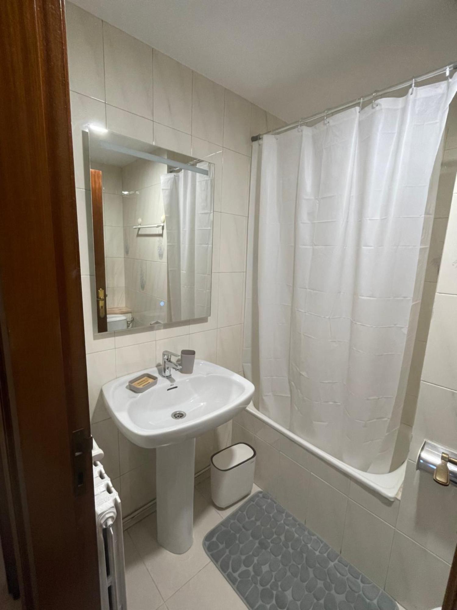 Apartamentos Demar Luis Casais O Grove Chambre photo